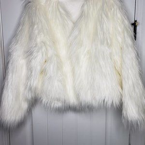BOOHOO WOMENS CROP SHAGGY FAUX FUR COAT SIZE 18 USED VERY NICE WHITE